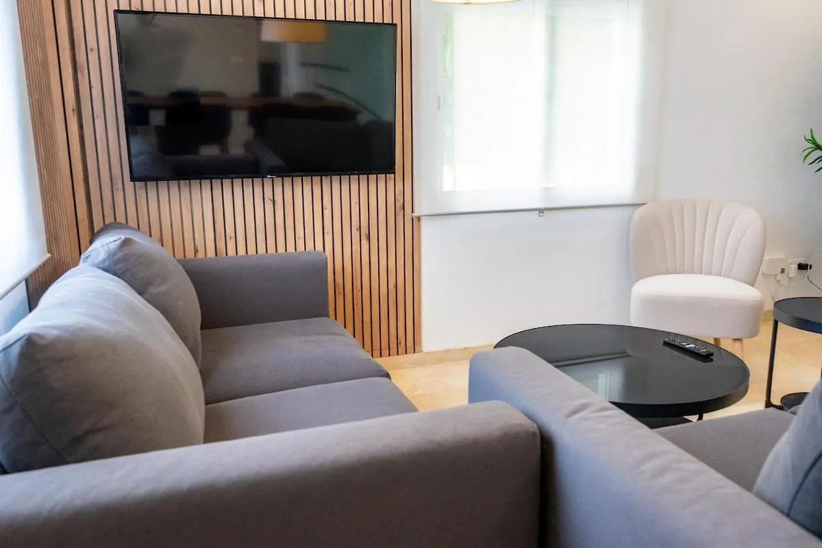 Villa With Private Swimming Pool In Sevilla 0*, 세비야